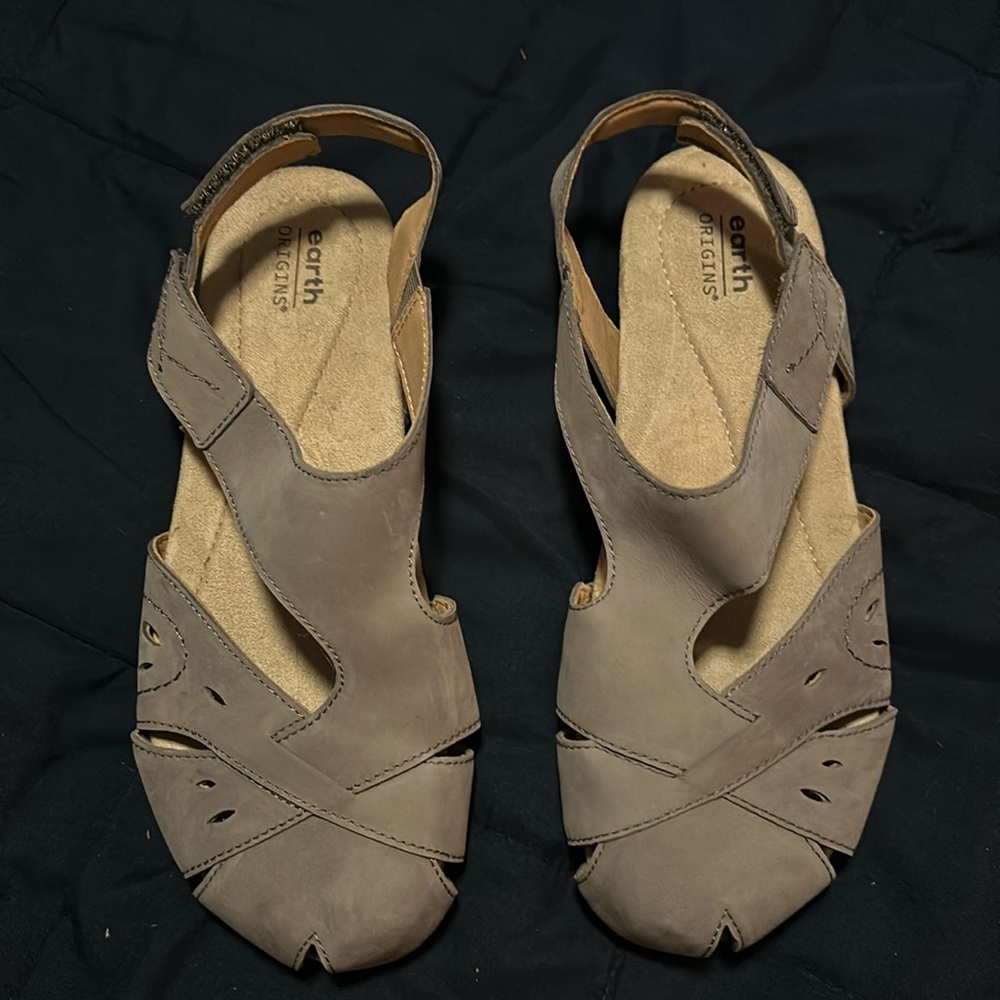 Brand new Earth Origins Womans sandals